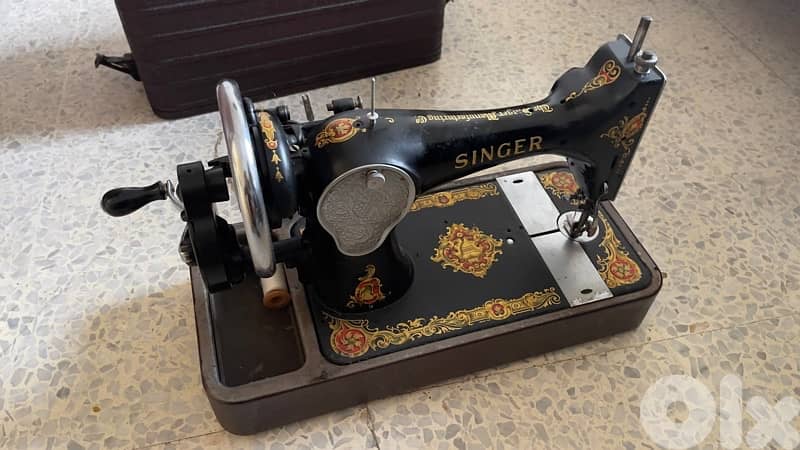 Antique 1956 SINGER Sewing Machine 3
