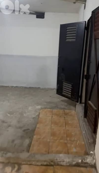 مستودع للايجار في السيوفي Depot for rent in Sioufi