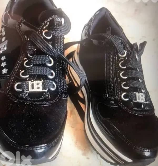 SHOES FOR KIDS 0