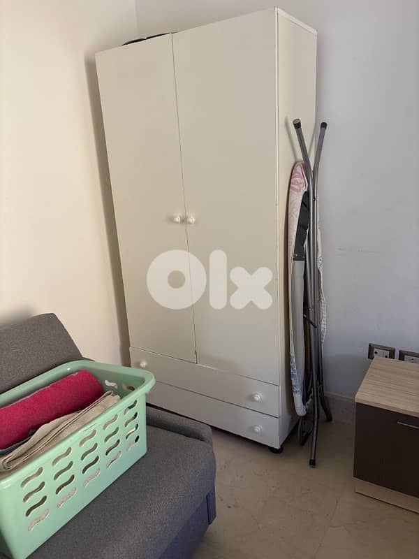 double door closet with 2 drawer 1