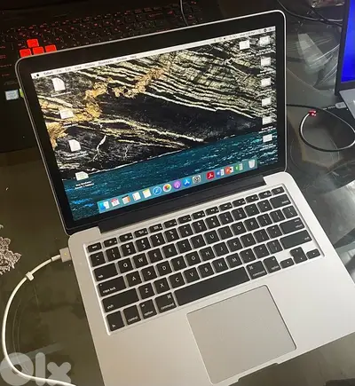 MacBook Pro+ Chargeur+ Bag+ Mouse