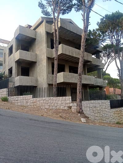 villa For sale in baabdat فيلا للبيع في بعبدات