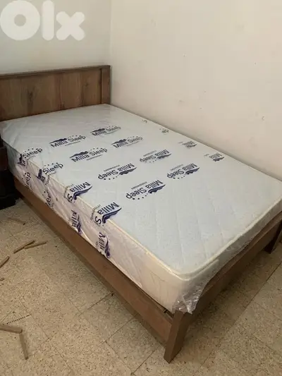 تخت مفرد ونص مع فرشة جديدة من المعمل بافضل الاسعار