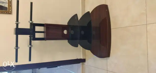 طاولة تلفزيون