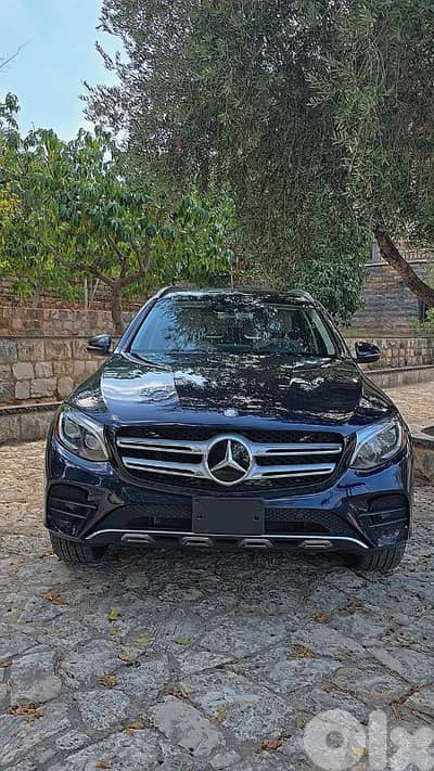 Mercedes-Benz GLC 300 4-Matic AMG pack.