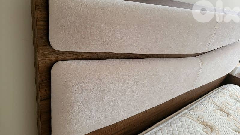 king size bed + high quality mattress 3