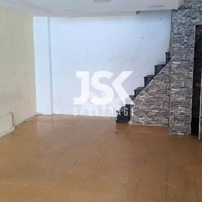 L18898 - 80 SQM Shop For Rent in Mar Elias, Ras Beirut