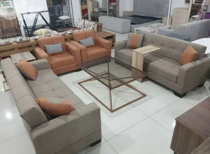 7-seat salon