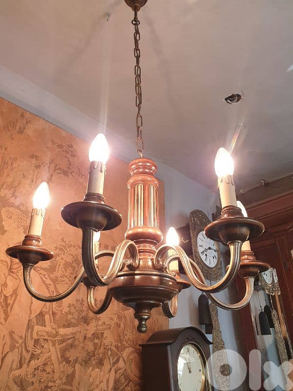 wood and bronze chandelier 0