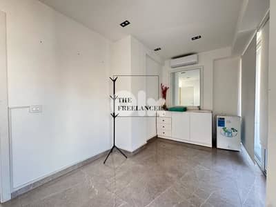 Office or Clinic in Ain Mreisseh مكتب أو عيادة للإيجار في عين المريسة
