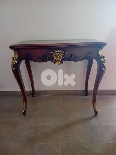 طاولة لعب