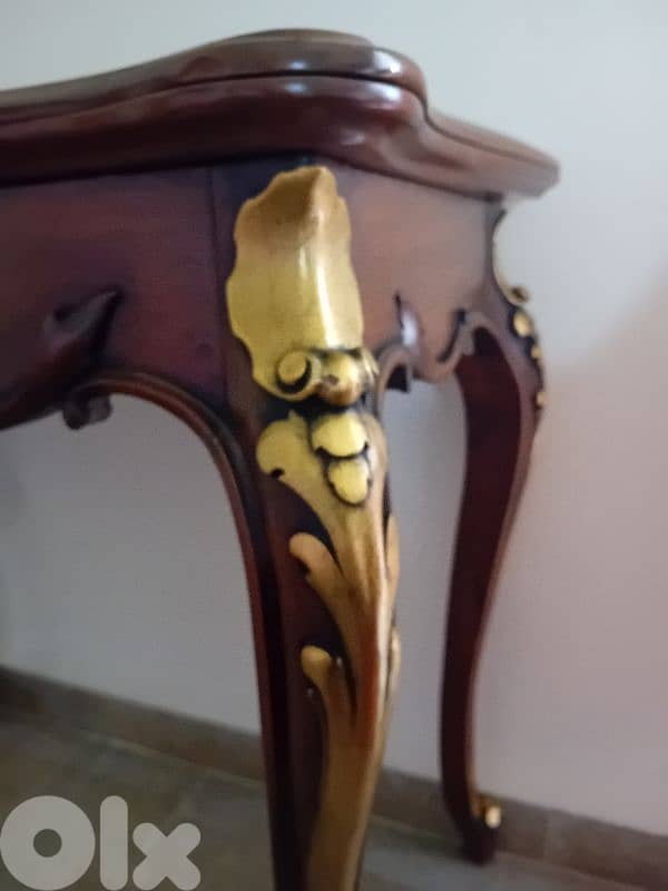 طاولة لعب 1