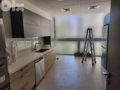 HIGH-END APT IN DOWNTOWN / SEA VIEW (350 SQ) 3 MASTER BEDS , (BT-1204)