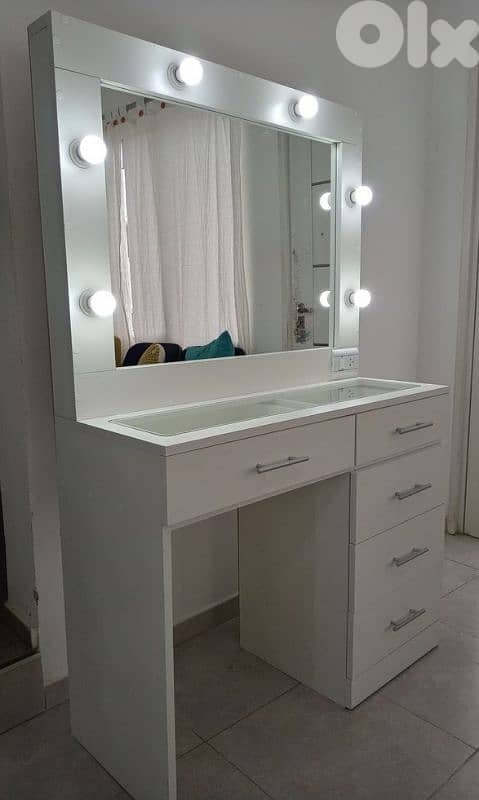 Chiffoniere 0