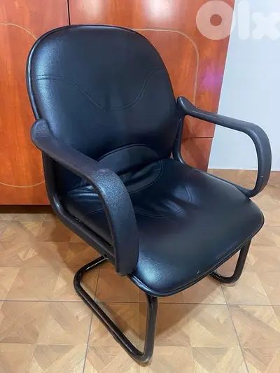 Black leather chair in good condition!