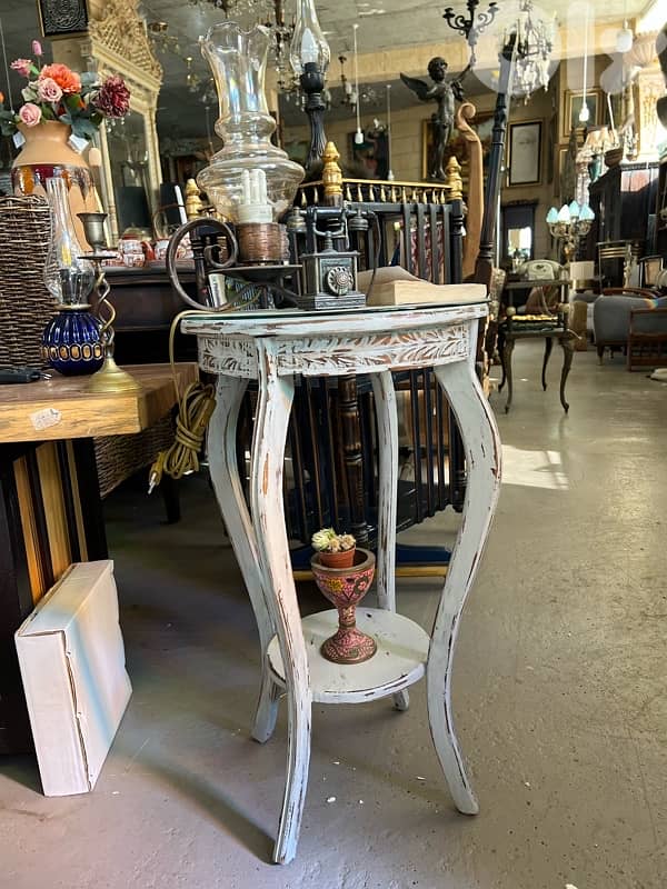 vintage table 0