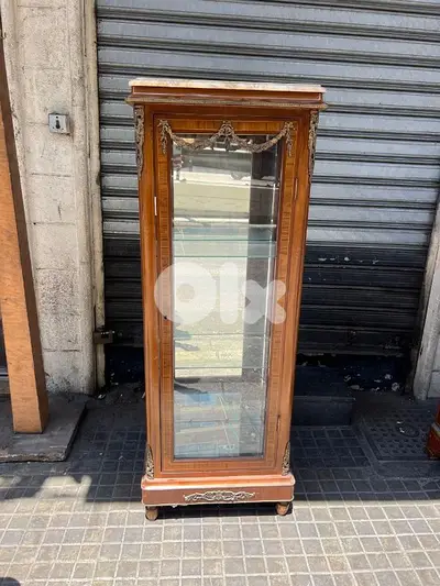 vitrine crystaliere فاترين ناعمة خشب جوز ولا اروع اروع خارقة النضافة