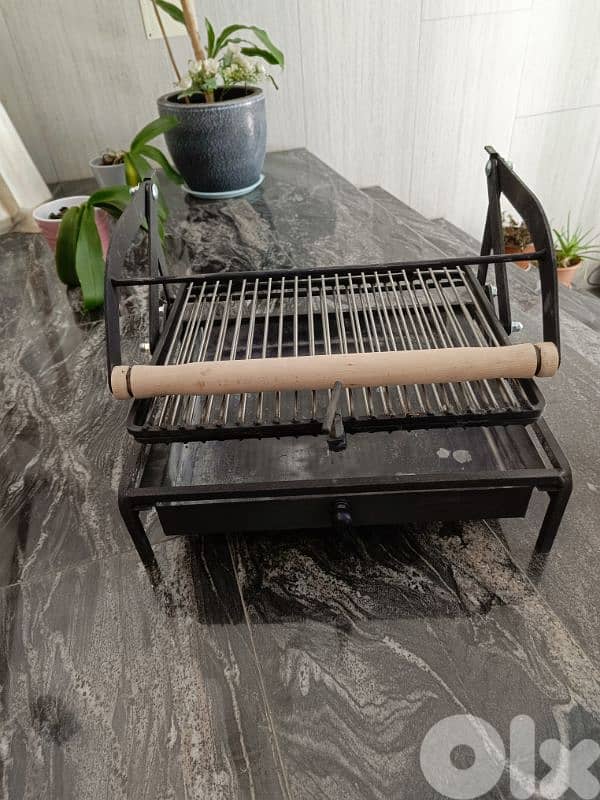 Flipping BBQ grill 0