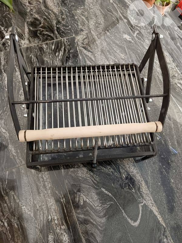 Flipping BBQ grill 3