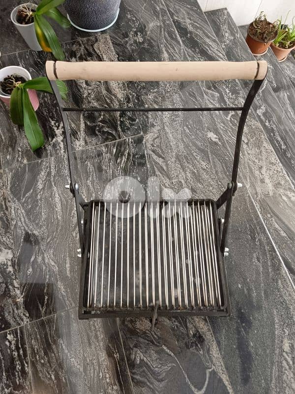 Flipping BBQ grill 4