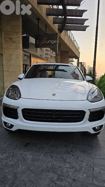 Porsche Cayenne 2018 Platinum Clean Carfax Car Loan Available