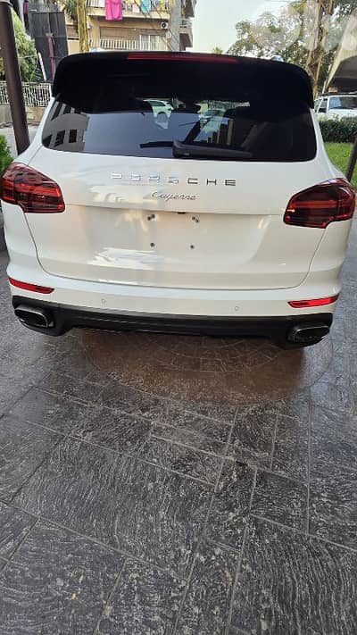 Porsche Cayenne 2018 Platinum Clean Carfax Car Loan Available