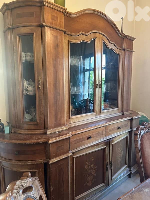 Vintage full Dinning Room Table, chairs, and buffet 0
