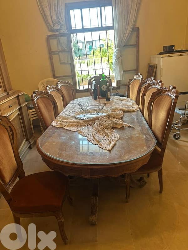 Vintage full Dinning Room Table, chairs, and buffet 1