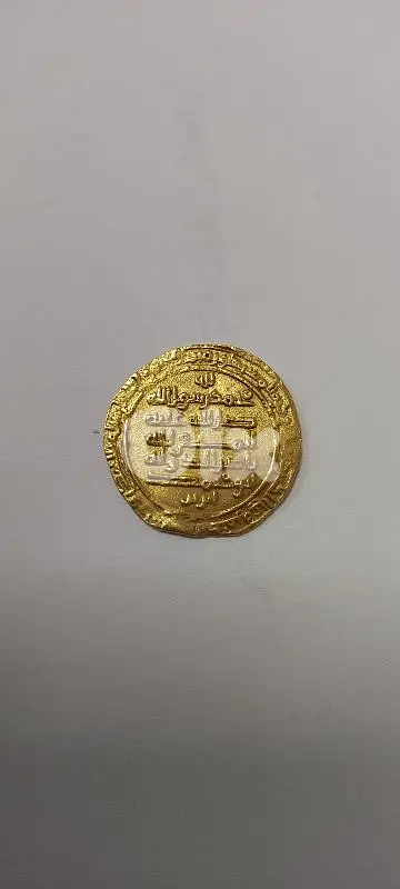 دينارذهب سيف الدولة الحمداني والخليفة العباسي المتقي لله عام٣٣٢ وزن٤،٢