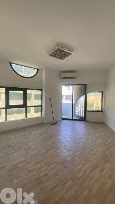 Office for sale in Tripoli - مكتب للبيع في طرابلس