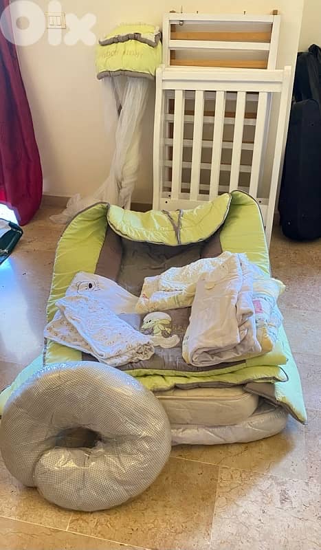 Crib, 2 mattresses, 7 blankets & mosquito net تخت بيبي مع ٧ أغطية وطقم 5