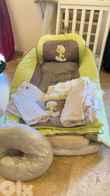 Crib, 2 mattresses, 7 blankets & mosquito net تخت بيبي مع ٧ أغطية وطقم 6