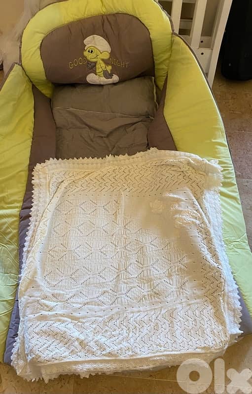 Crib, 2 mattresses, 7 blankets & mosquito net تخت بيبي مع ٧ أغطية وطقم 9