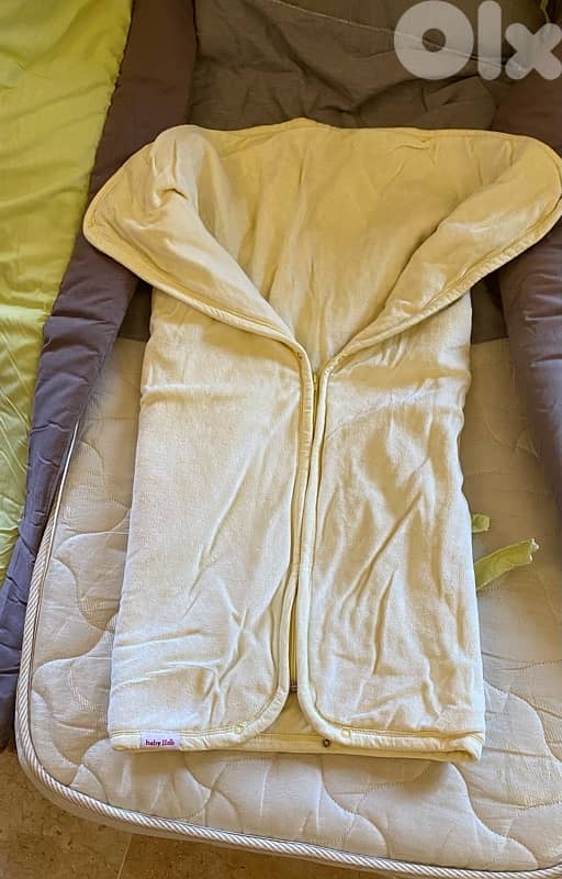 Crib, 2 mattresses, 7 blankets & mosquito net تخت بيبي مع ٧ أغطية وطقم 11