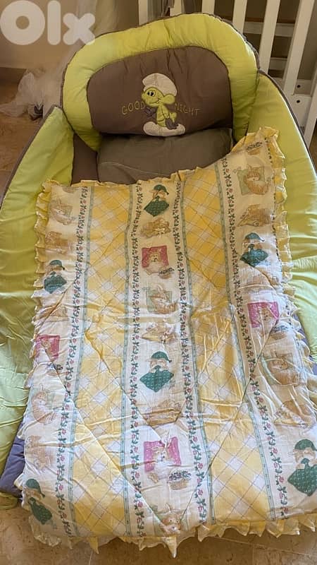 Crib, 2 mattresses, 7 blankets & mosquito net تخت بيبي مع ٧ أغطية وطقم 13