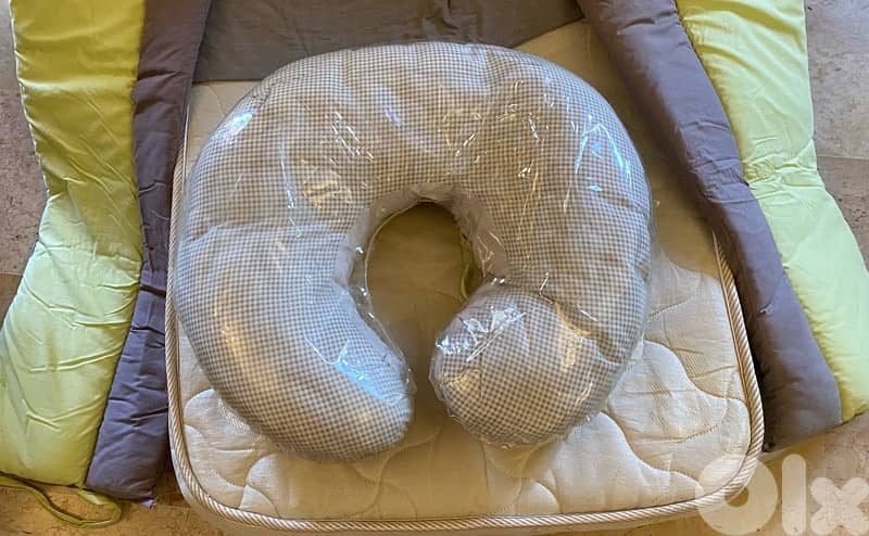 Crib, 2 mattresses, 7 blankets & mosquito net تخت بيبي مع ٧ أغطية وطقم 14