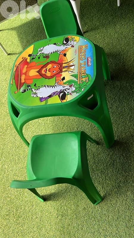 Table With Two Chairs green color pilsan 0