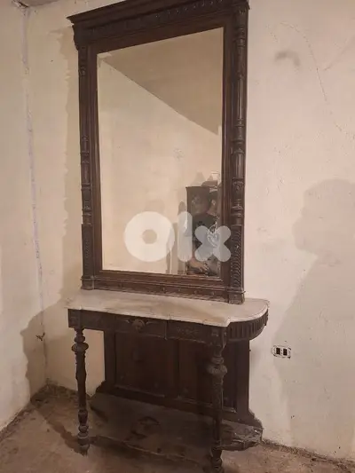 كونسول خشب جوز انتيك رائع جدا وجه رخام كرارة