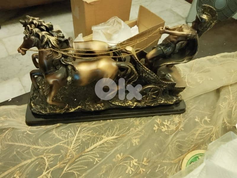 horse carriage  statue 0