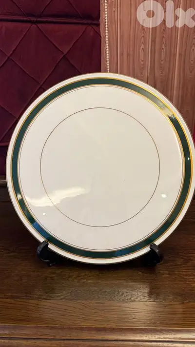 fine Gold trim Cake plate 28.5 cm round