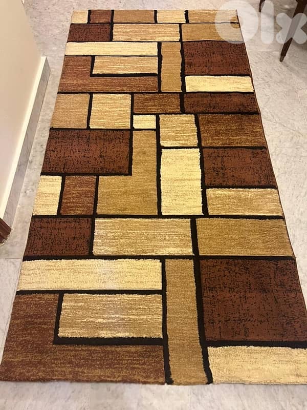 very good condition carpet of size is 1m x 2 m. 0