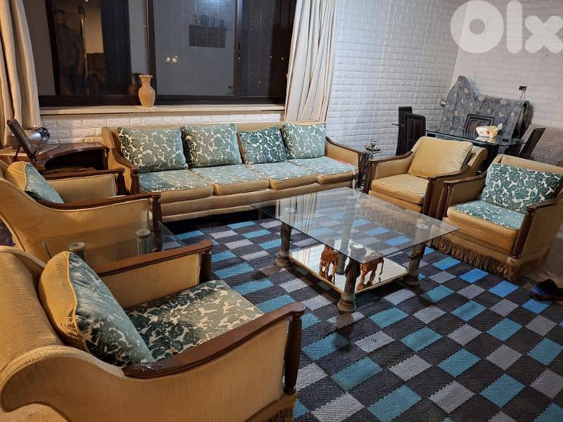salon and table 0