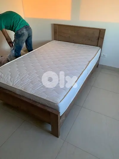 تخت مفرد ونص مع فرشة جديدة من المعمل