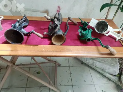 مجموعة مطاحن يدوية