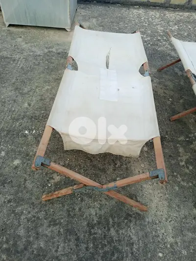 سرير عسكري قديم
