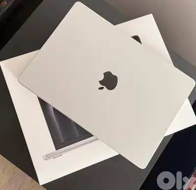 Macbook Pro M4 - 16R/512 SSD Silver Like New