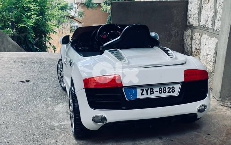 Audi R8 car 1