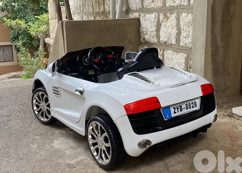 Audi R8 car 2