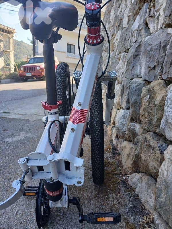 Land Rover bike 9