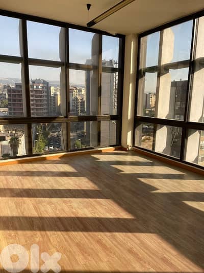 مكتب للبيع في سن الفيل/الصالومي Office for sale in Sin el Fil/Saloumeh